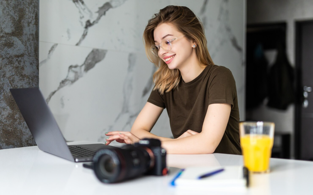 自由內容創作者